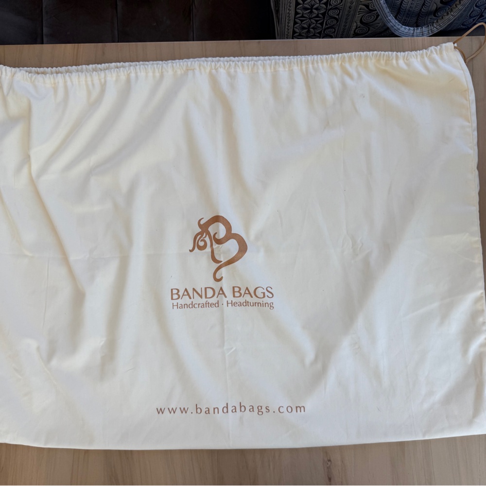 Authentic BANDA BAGS Weekender Travel Bag - Platinum Silver/Grey - Picture 9 of 10